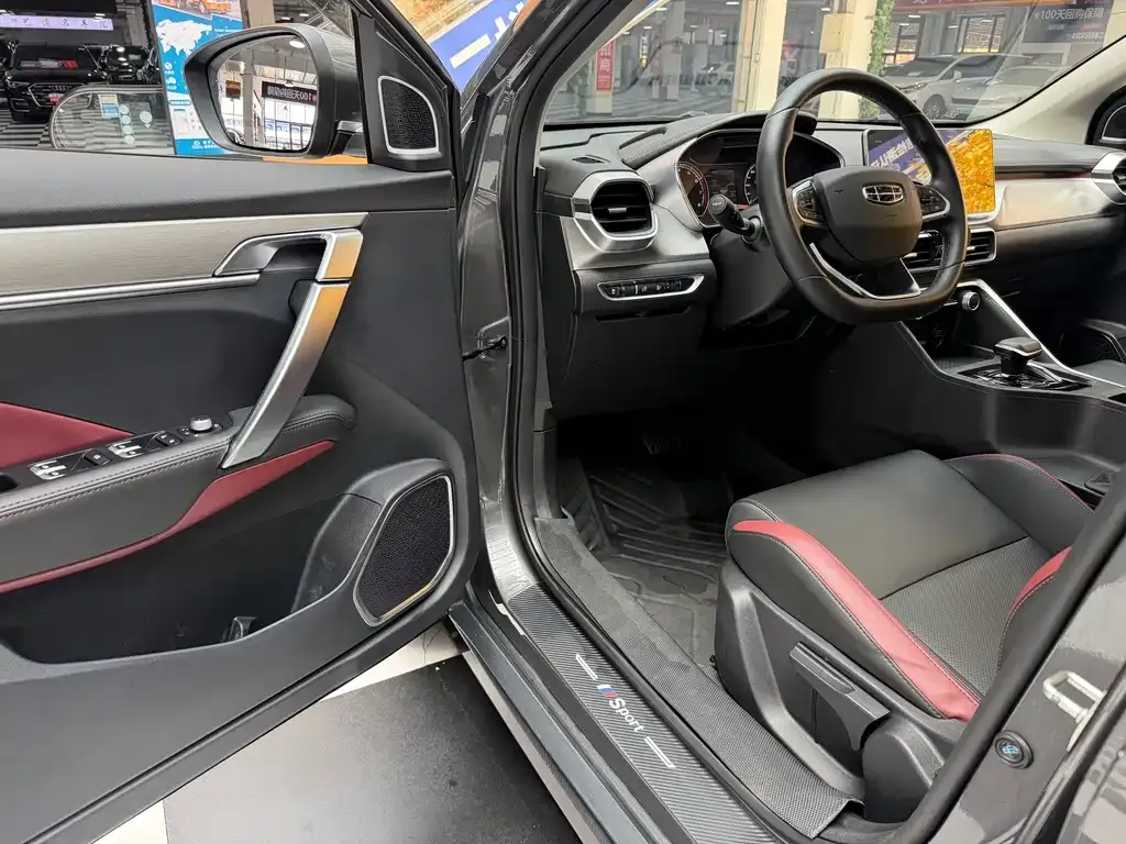 Geely Binyue — фото 10