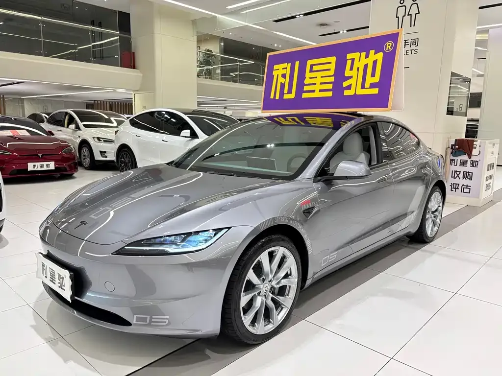 Tesla Model 3 — фото 1