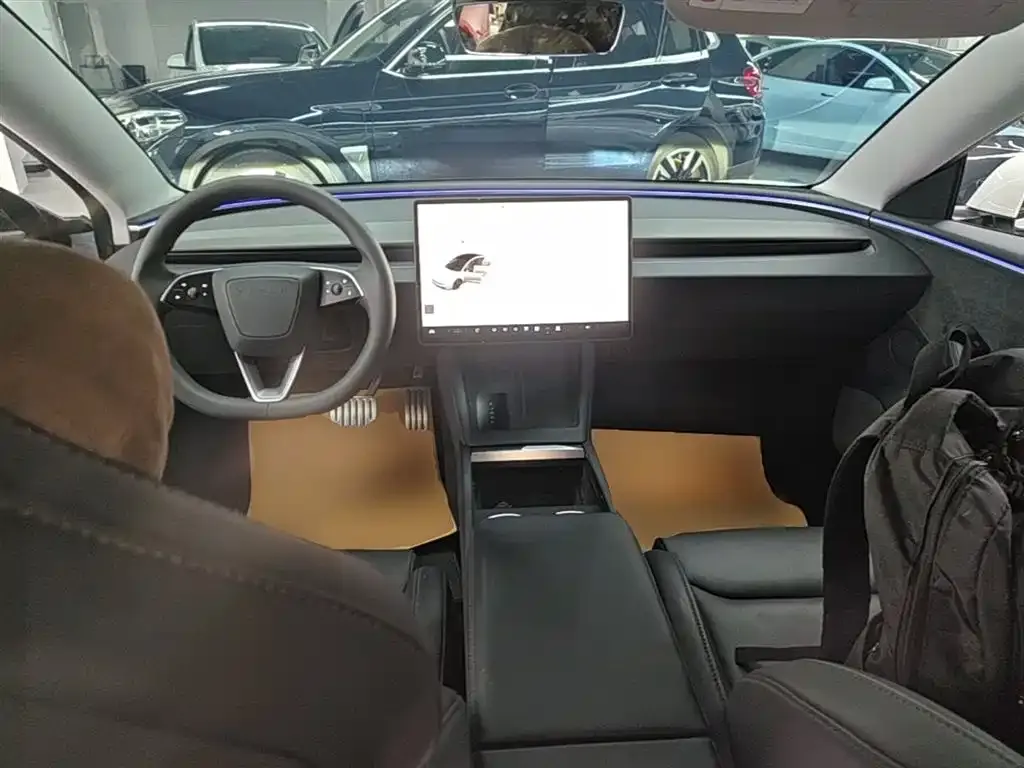 Tesla Model 3 — фото 6
