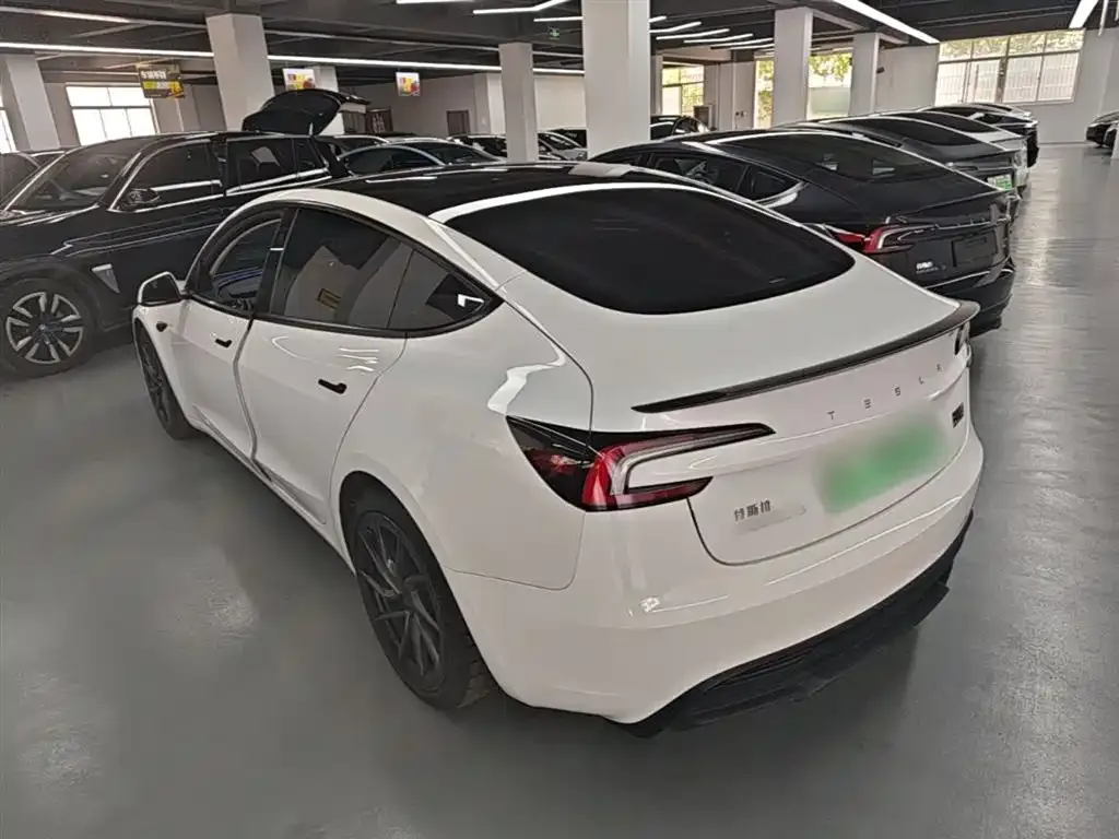 Tesla Model 3 — фото 4