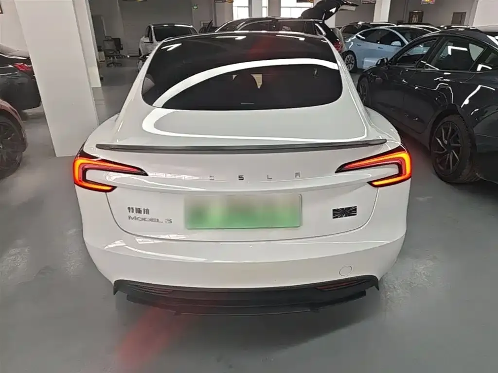 Tesla Model 3 — фото 5