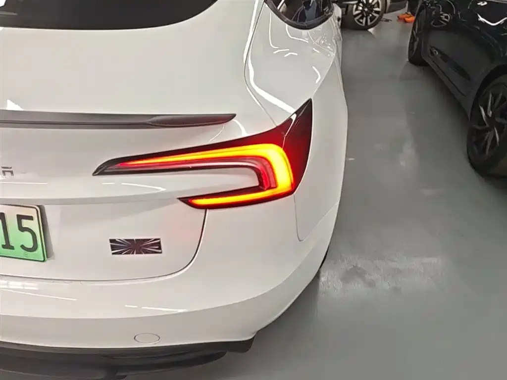 Tesla Model 3 — фото 10