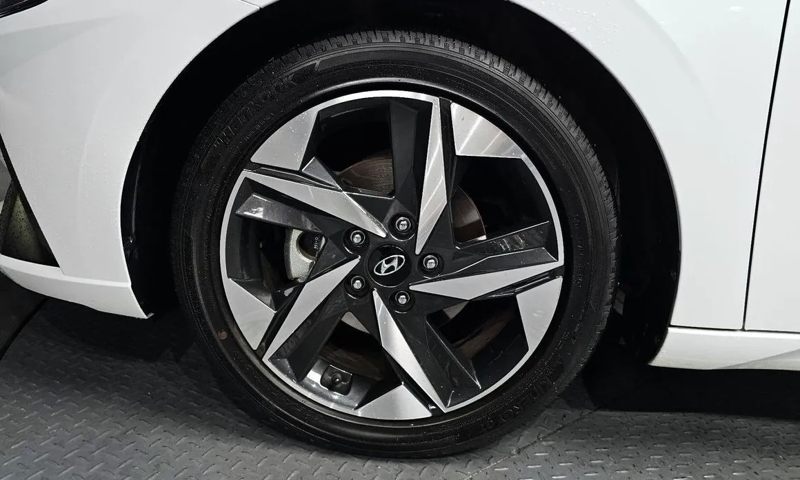 Hyundai AVANTE — фото 8