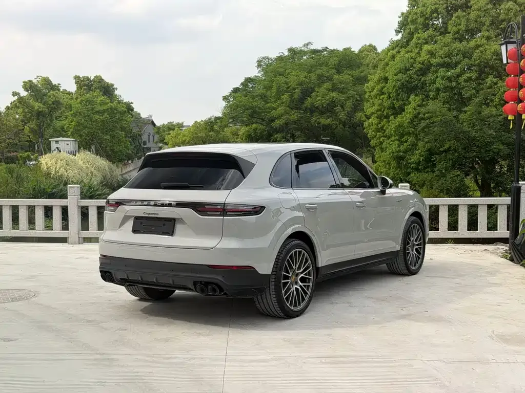 Porsche Cayenne Hybrid — фото 7