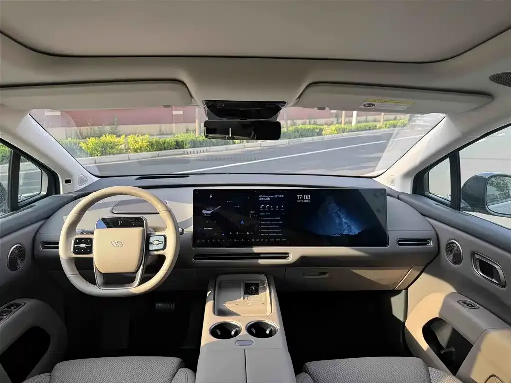 Li Auto i8 — фото 2