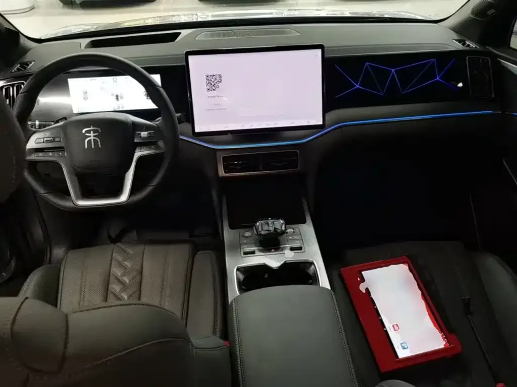 BYD L DM-i — фото 3