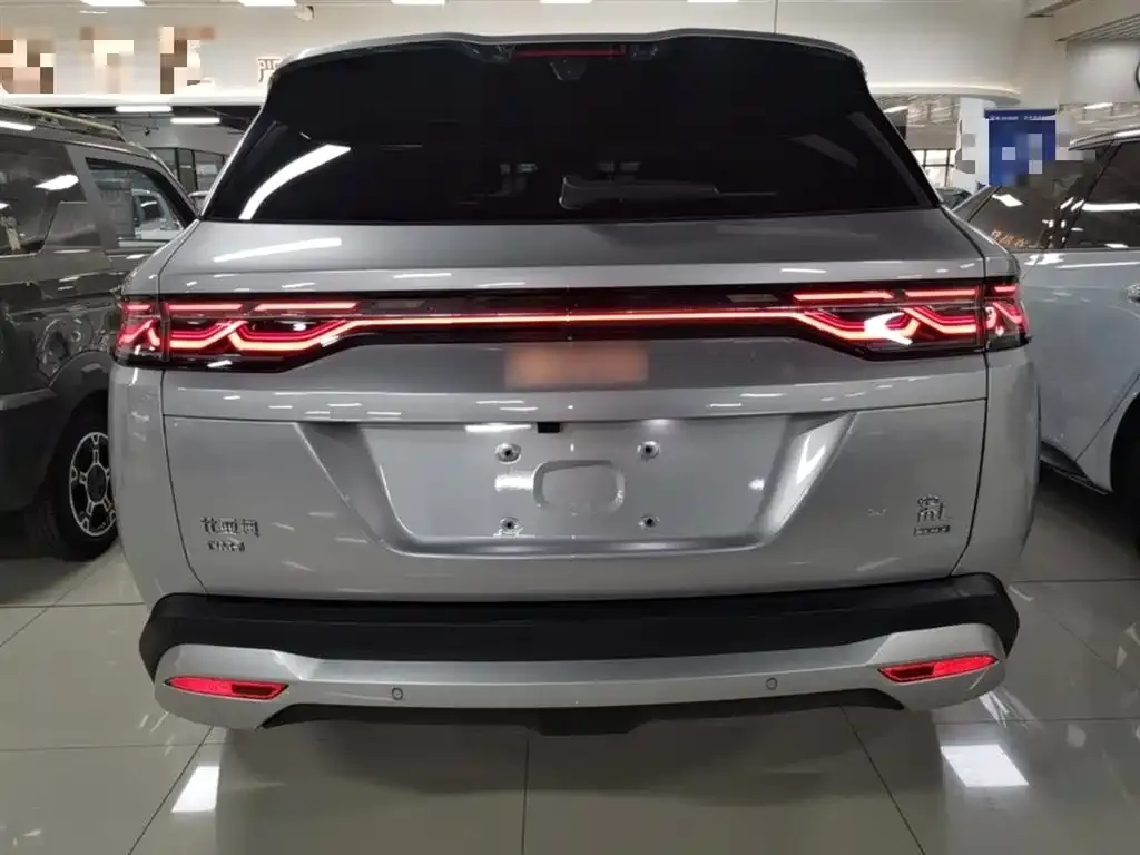 BYD L DM-i — фото 8