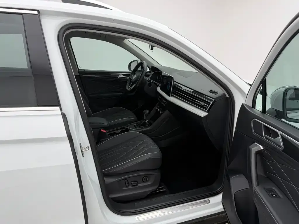 Volkswagen Tiguan L 2023 из CN, фото 3