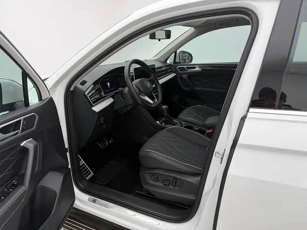 Volkswagen Tiguan L 2023 из CN, фото 7
