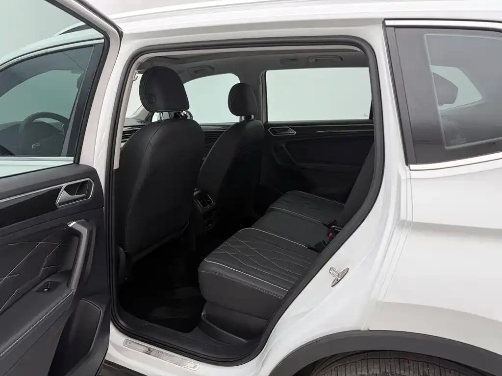 Volkswagen Tiguan L 2023 из CN, фото 4