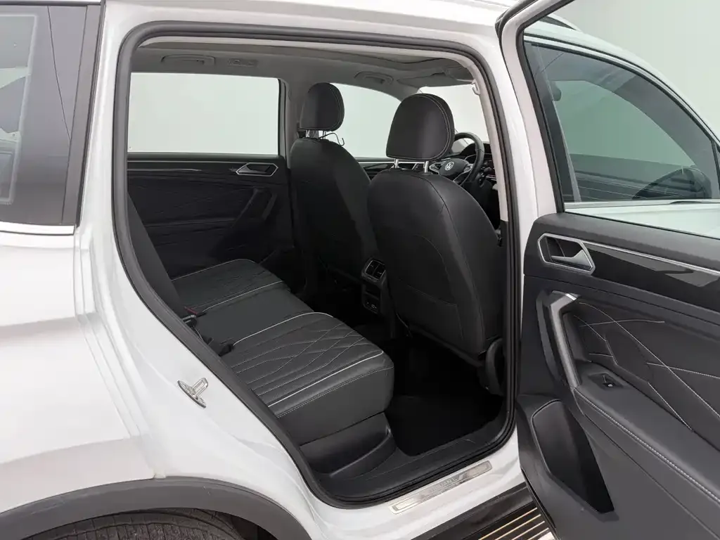 Volkswagen Tiguan L 2023 из CN, фото 10