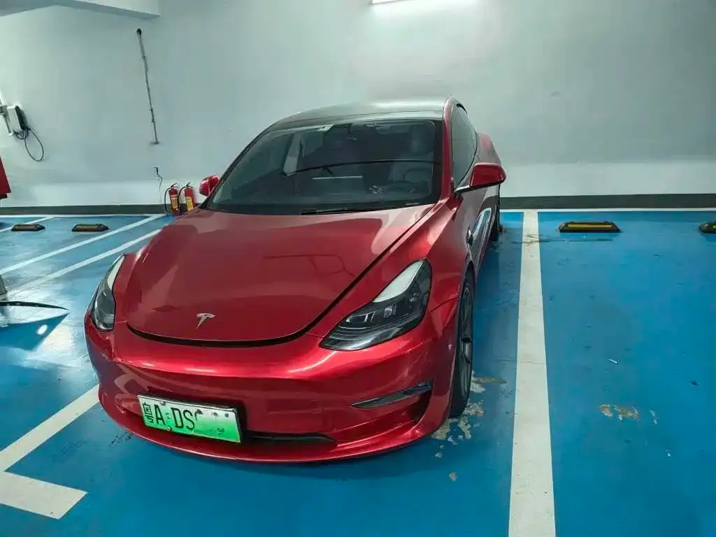 Tesla Model 3 — фото 1