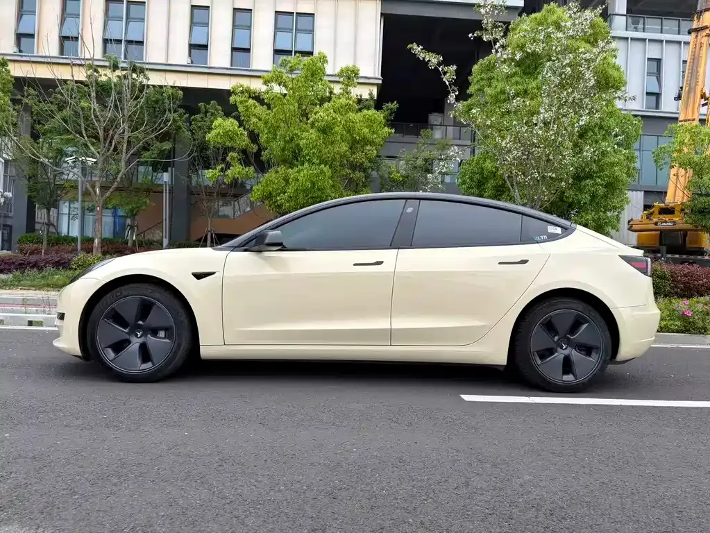 Tesla Model 3 — фото 8