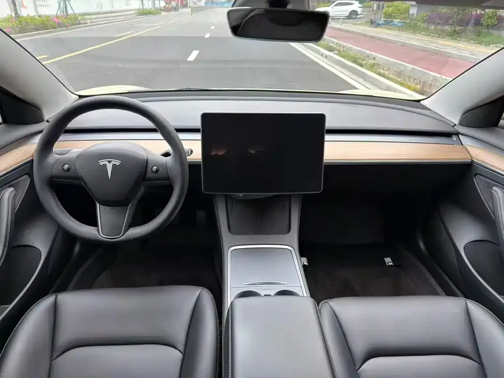 Tesla Model 3 — фото 5