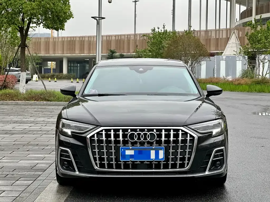 Audi A8 — фото 2