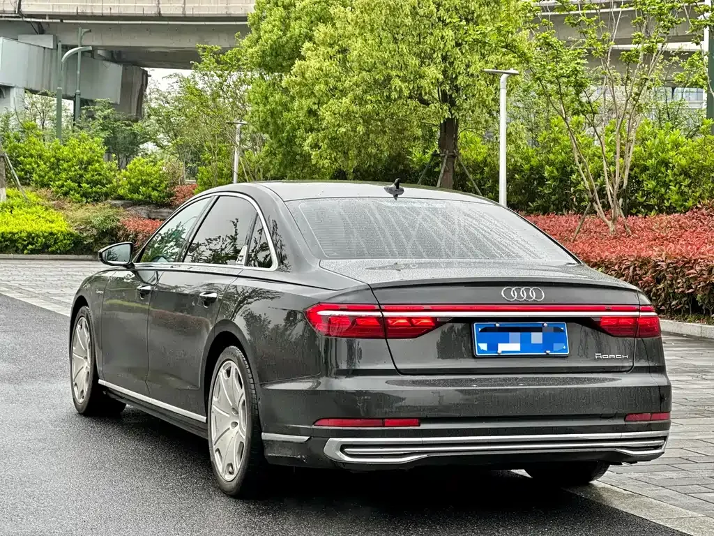 Audi A8 — фото 8