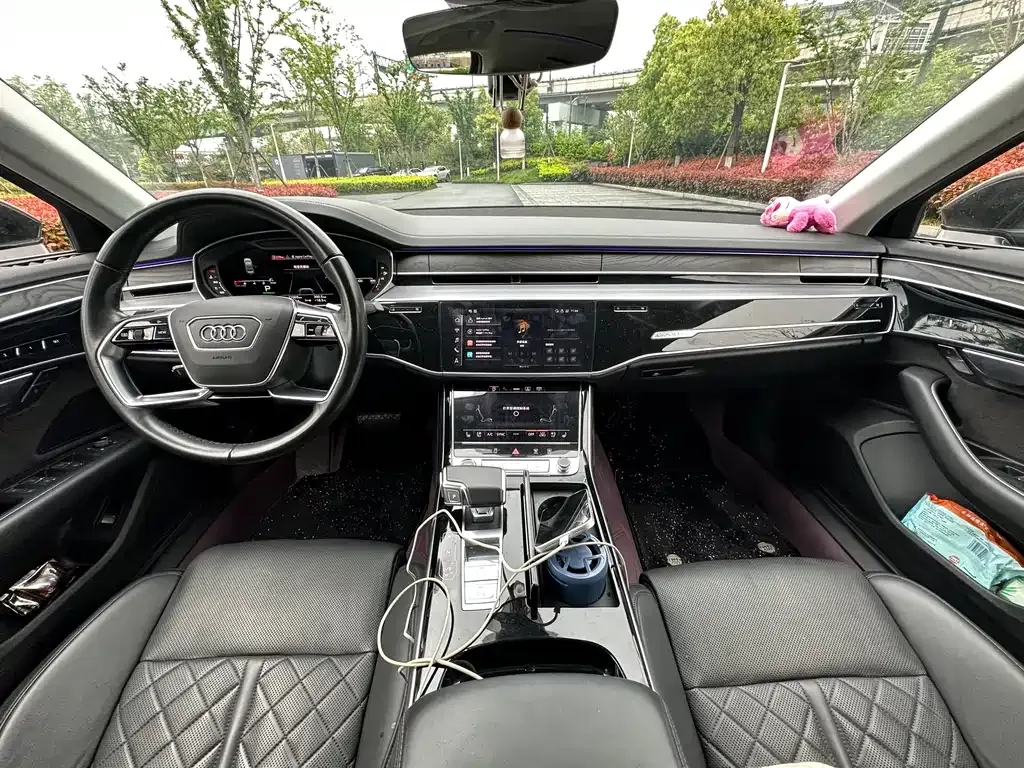 Audi A8 — фото 5
