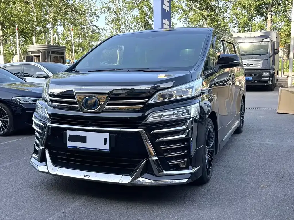 Toyota Vellfire — фото 1