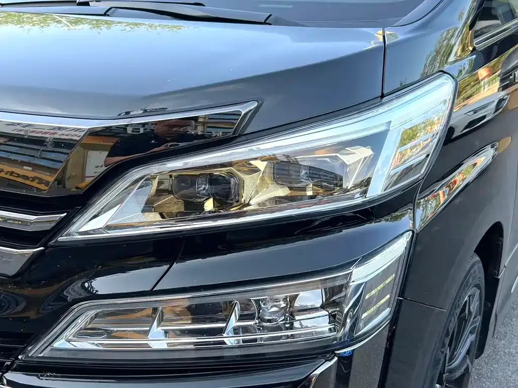 Toyota Vellfire — фото 3