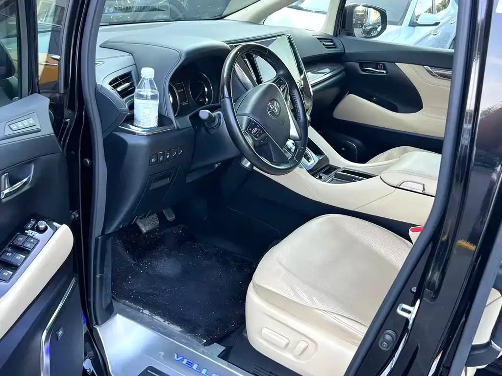 Toyota Vellfire — фото 2