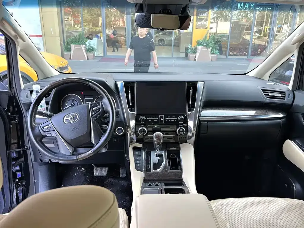 Toyota Vellfire — фото 6