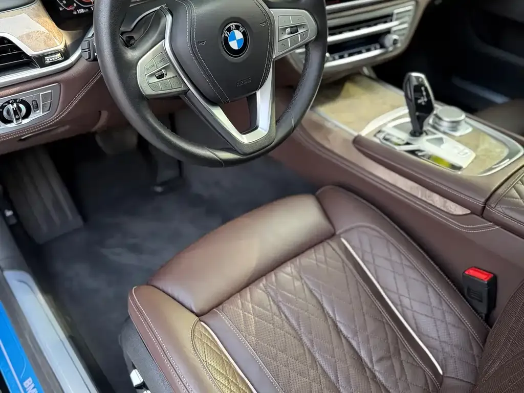 BMW 7 Series — фото 9