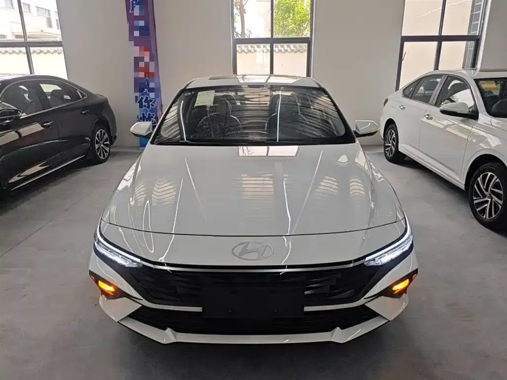 Hyundai Elantra — фото 7