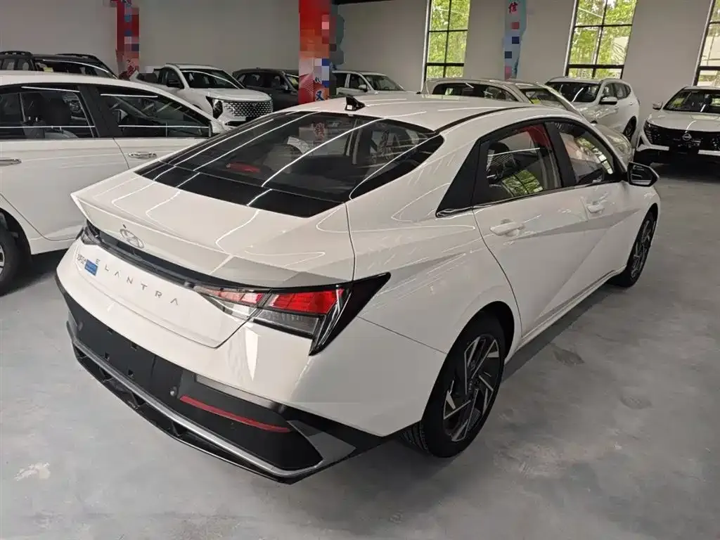 Hyundai Elantra — фото 6