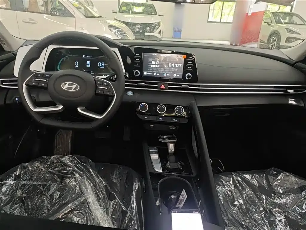 Hyundai Elantra — фото 10