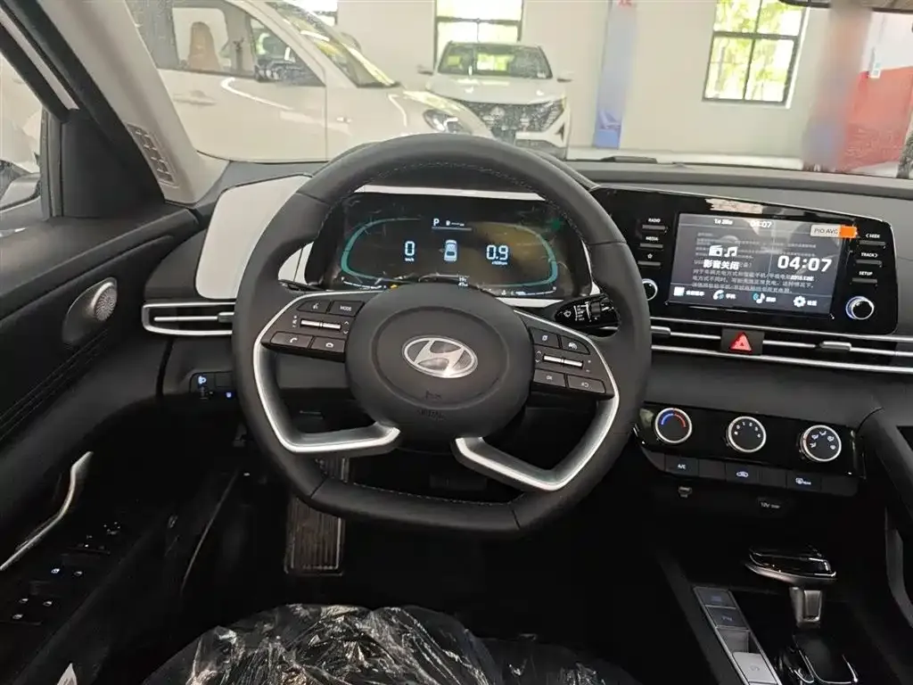 Hyundai Elantra — фото 4