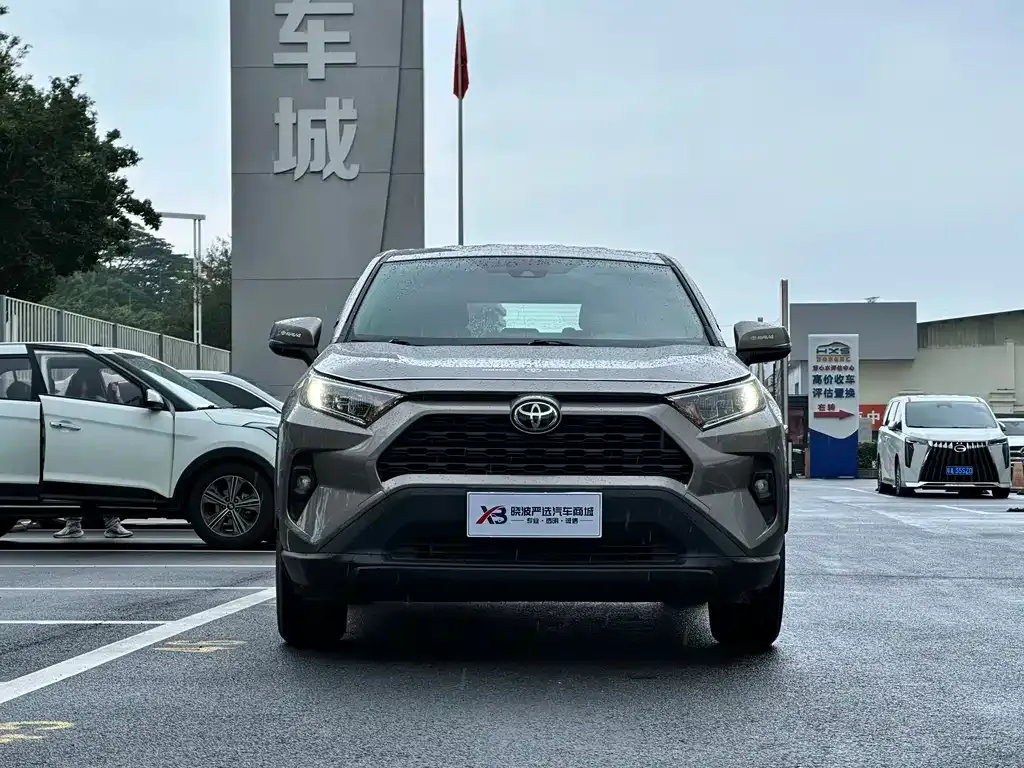 Toyota RAV4 — фото 6