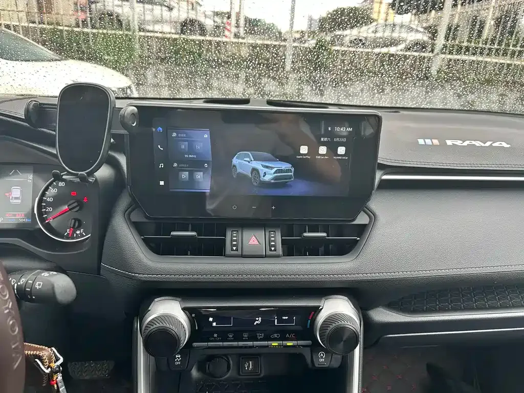 Toyota RAV4 — фото 9