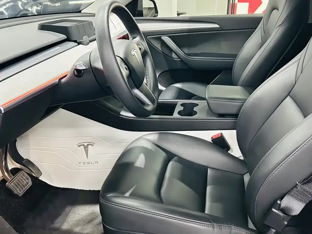 Tesla Model Y — фото 7