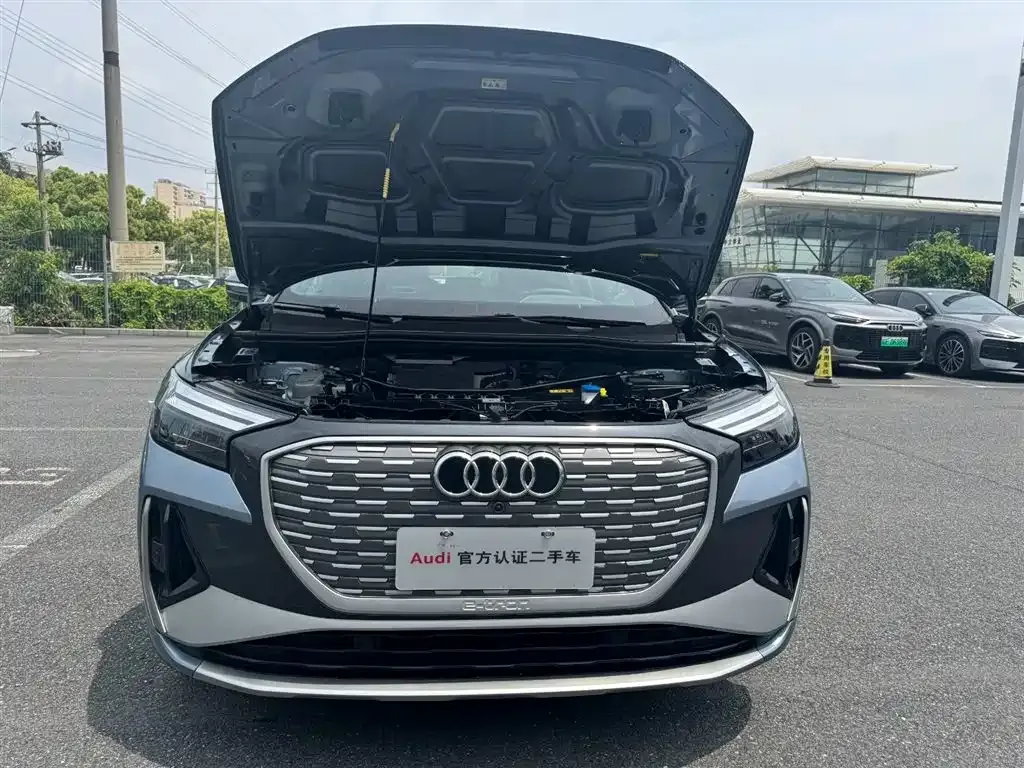 Audi Q4 e-tron — фото 3
