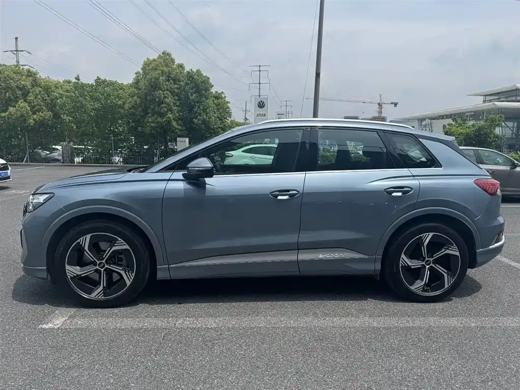 Audi Q4 e-tron — фото 9