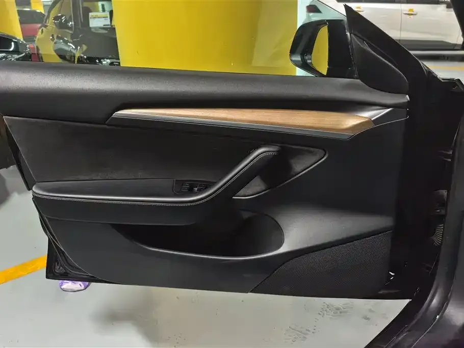 Tesla Model 3 — фото 10