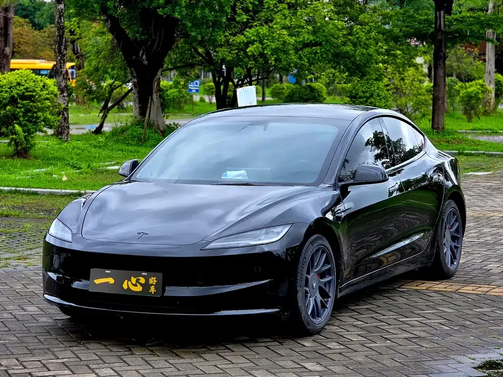 Tesla Model 3 — фото 1