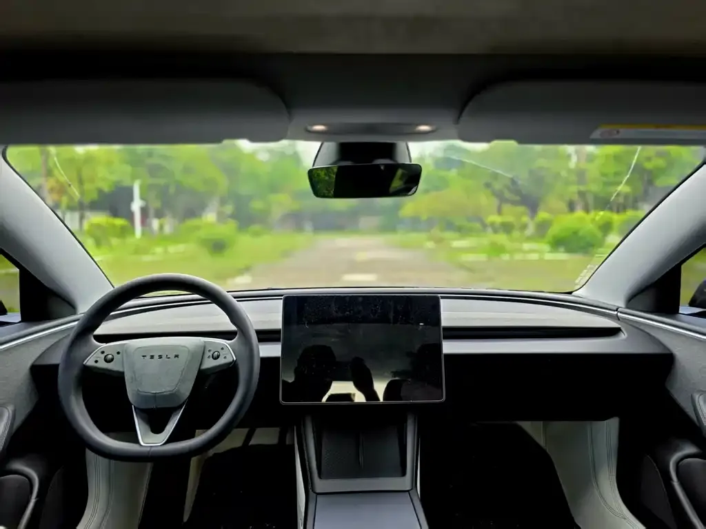 Tesla Model 3 — фото 2