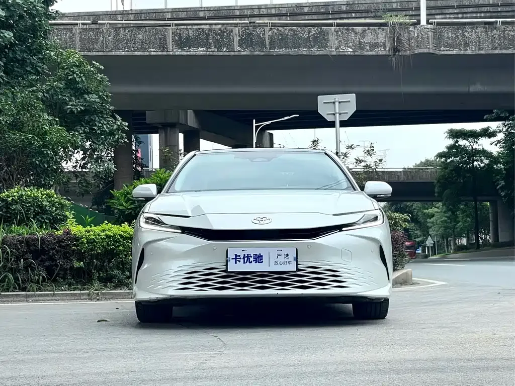 Toyota Camry — фото 6