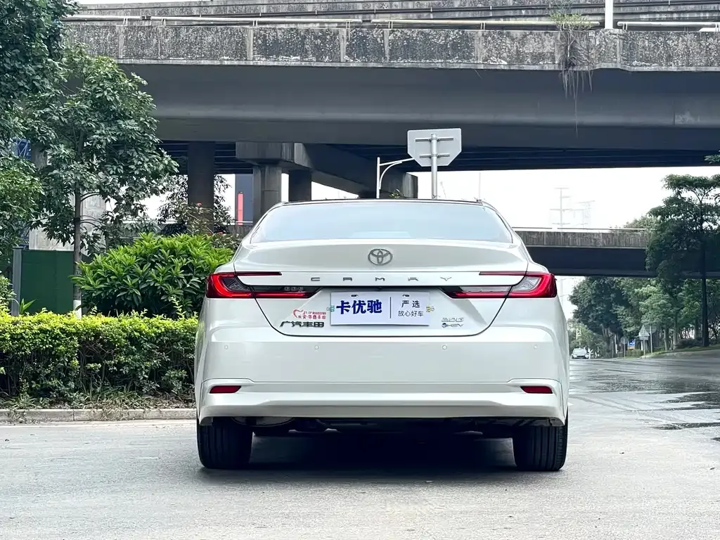 Toyota Camry — фото 4