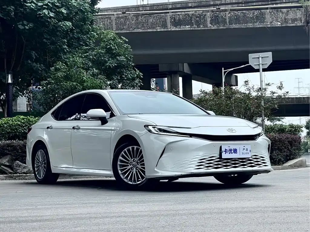 Toyota Camry — фото 5