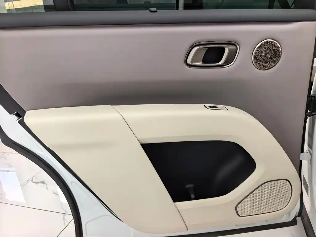 Li Auto i8 — фото 2