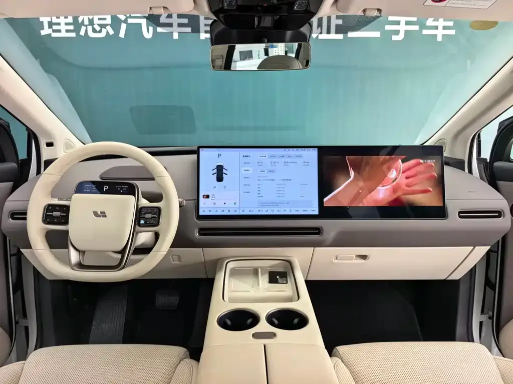 Li Auto i8 — фото 5