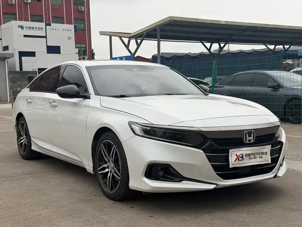 Honda Accord — фото 10