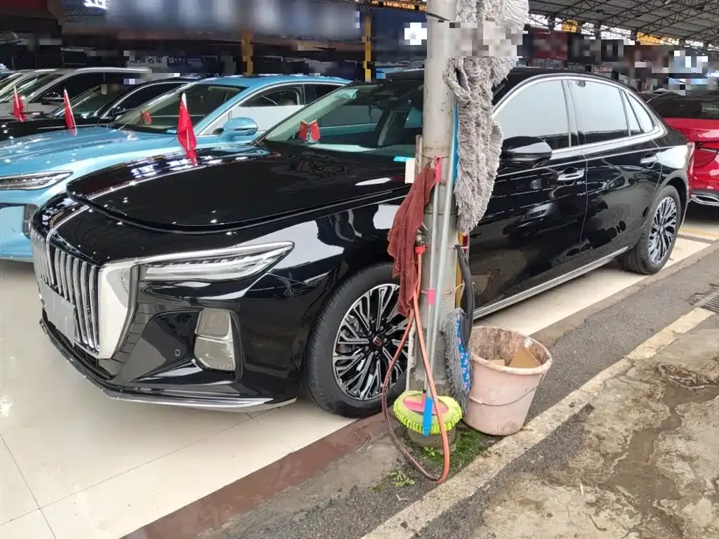 Hongqi H5 — фото 1