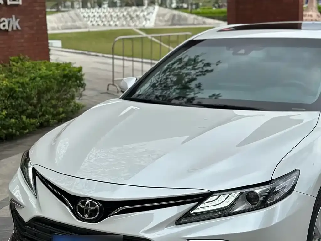 Toyota Camry — фото 5