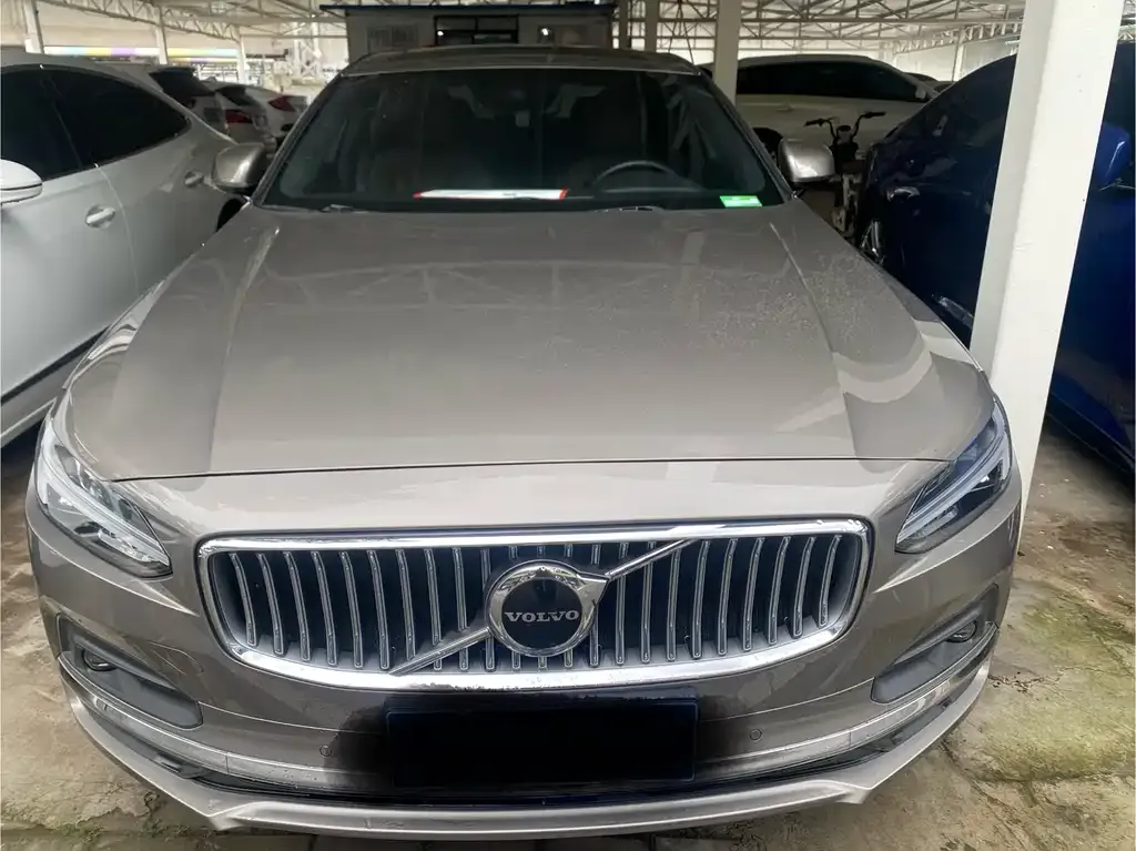 Volvo S90 — фото 1