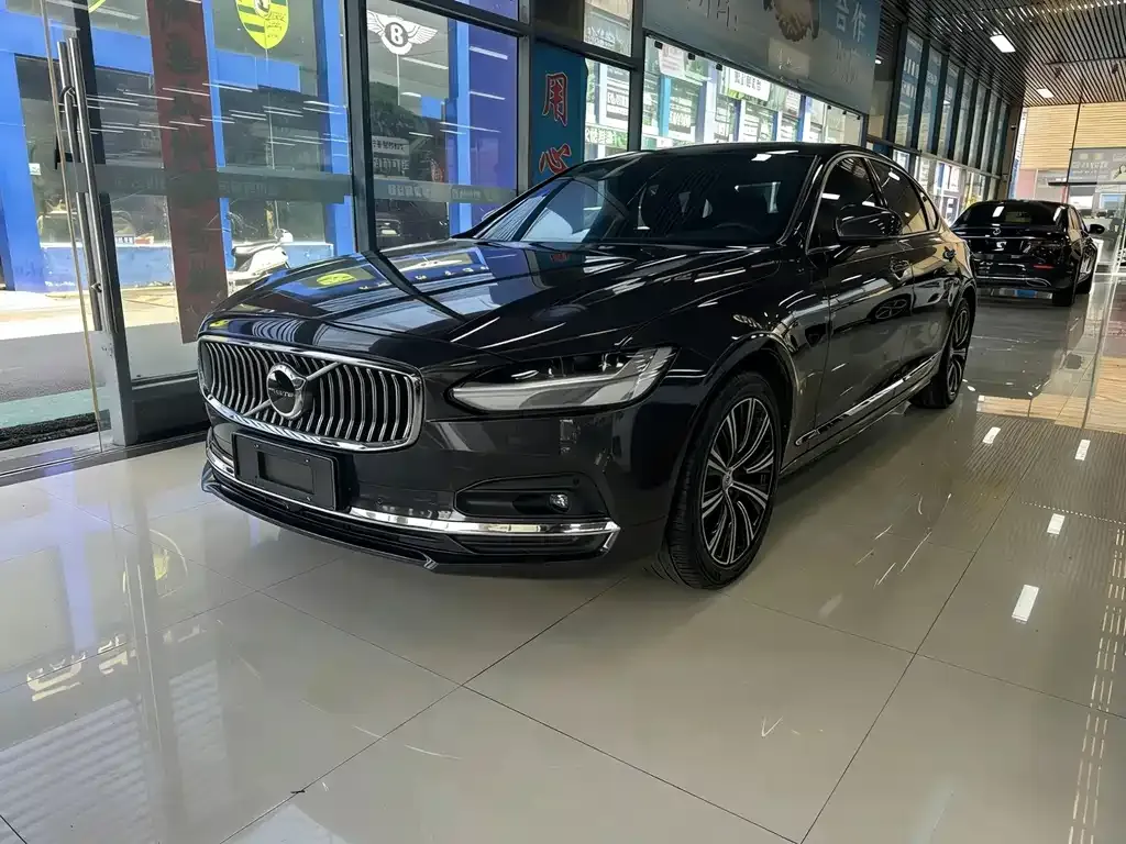 Volvo S90 — фото 1
