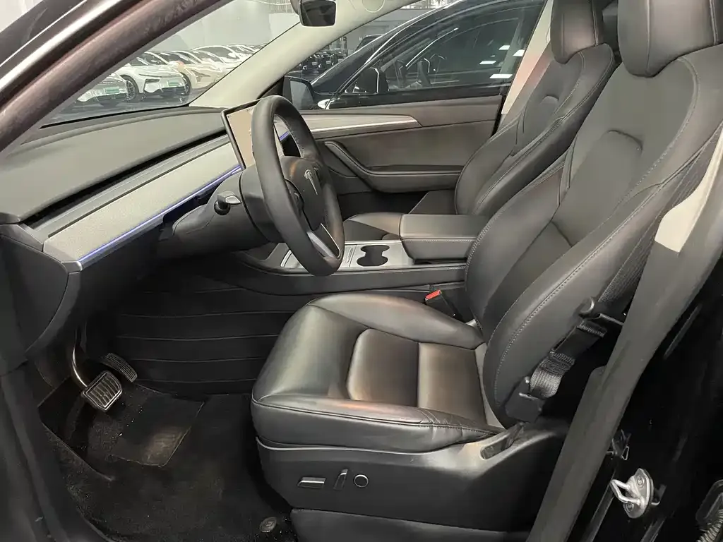 Tesla Model Y — фото 6