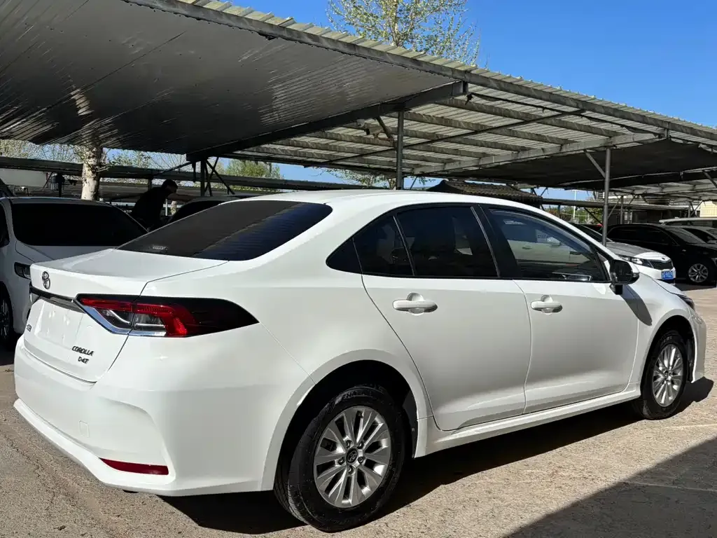 Toyota Corolla — фото 10